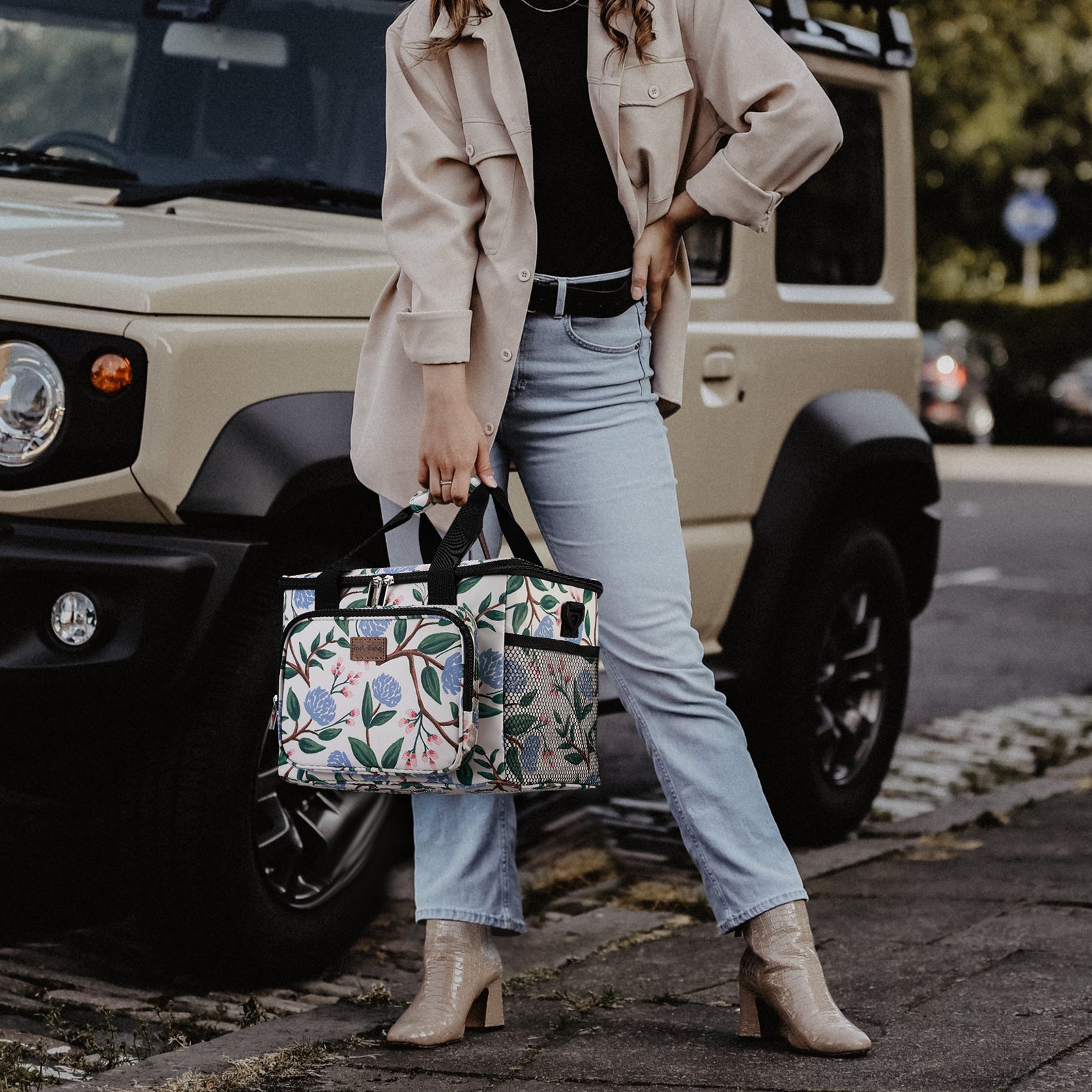 Cooler bag 15L cool bag white flower - lunch bag - 4-layer insulated - foldable - incl. 2 free cooling elements and carrying strap