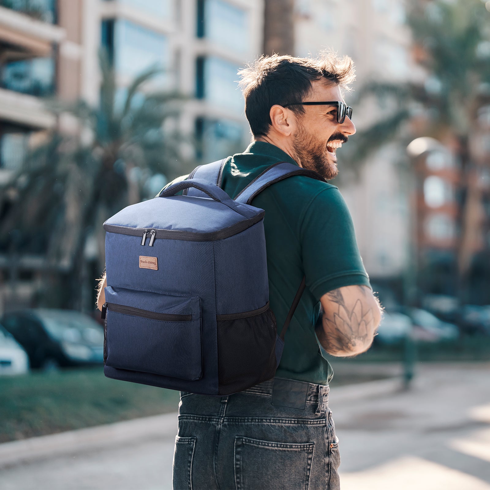 Koeltas rugzak 25L blauw - Waterafstotend - anti diefstal vak - 4 laags geïsoleerd - Incl. 2 gratis koelelementen en gratis flessenopener