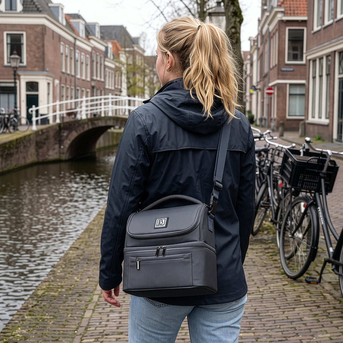 Brisby Koeltas Lunchtas 11 Liter – 4-Laags Geïsoleerd – Inclusief 2 Koelelementen – 2 Compartimenten – Schouderband – Tot 10 Uur Koel - Urban Blue