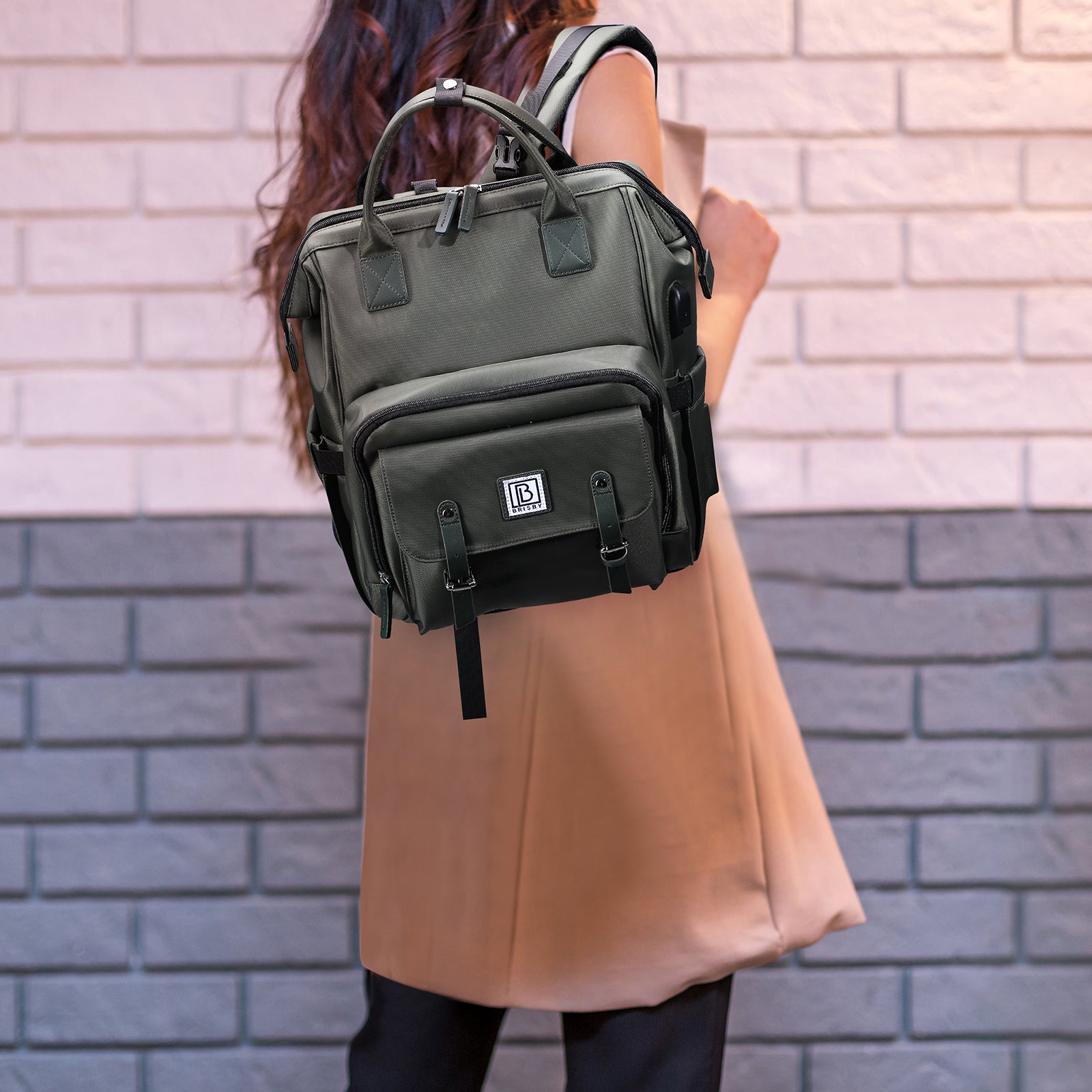 Stayopen changing bag green - nursing bag - stay-open frame - USB charging function - incl. buggy mounting and changing mat