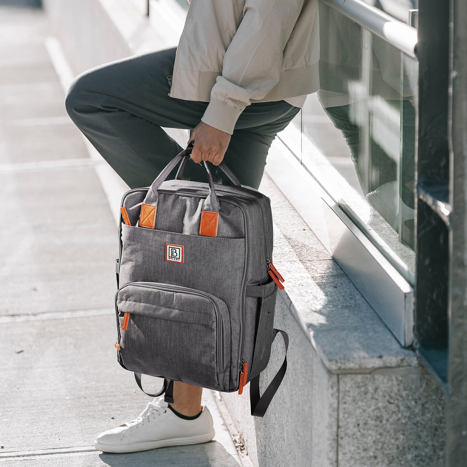 Brisby Rugzak voor Dames & Heren – Comfortabele, Waterafstotende Rugtas met Laptopvak, perfect als Schooltas, Werktas & voor op Reis. Geschikt als handbagage. Levenslange Garantie! - Donkergrijs