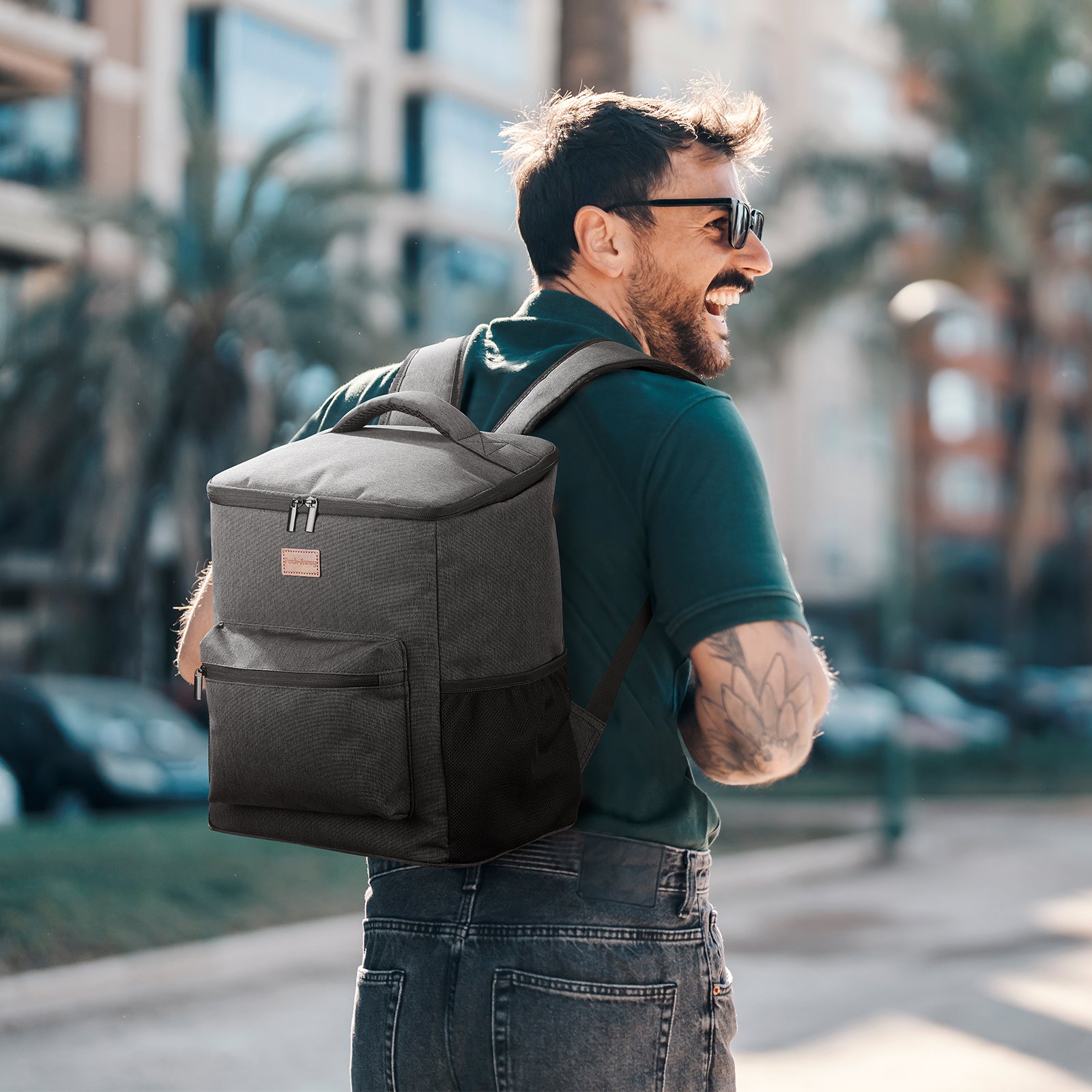 Koeltas rugzak 25L grijs - Waterafstotend - anti diefstal vak - 4 laags geïsoleerd - Incl. 2 gratis koelelementen en gratis flessenopener