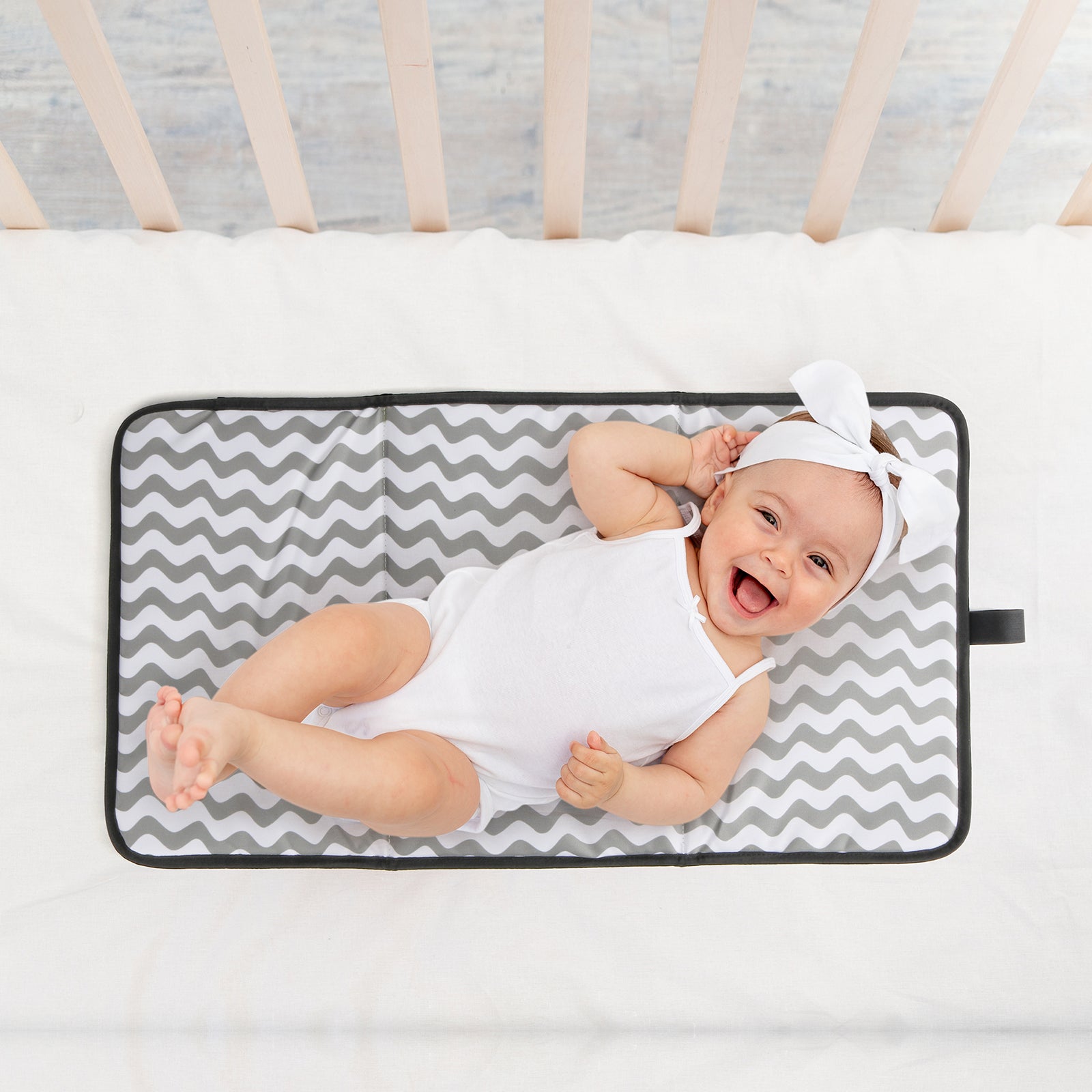 Stayopen luiertas groen - Verzorgingstas - stay-open frame - USB oplaadfunctie - incl. buggymontage en verschoonmat