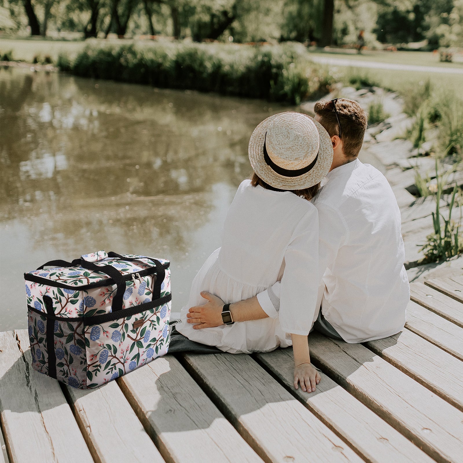 Cooler bag 30L white flower - lunch bag - foldable - 4-layer insulated - incl. 4 free cooling elements and carrying strap
