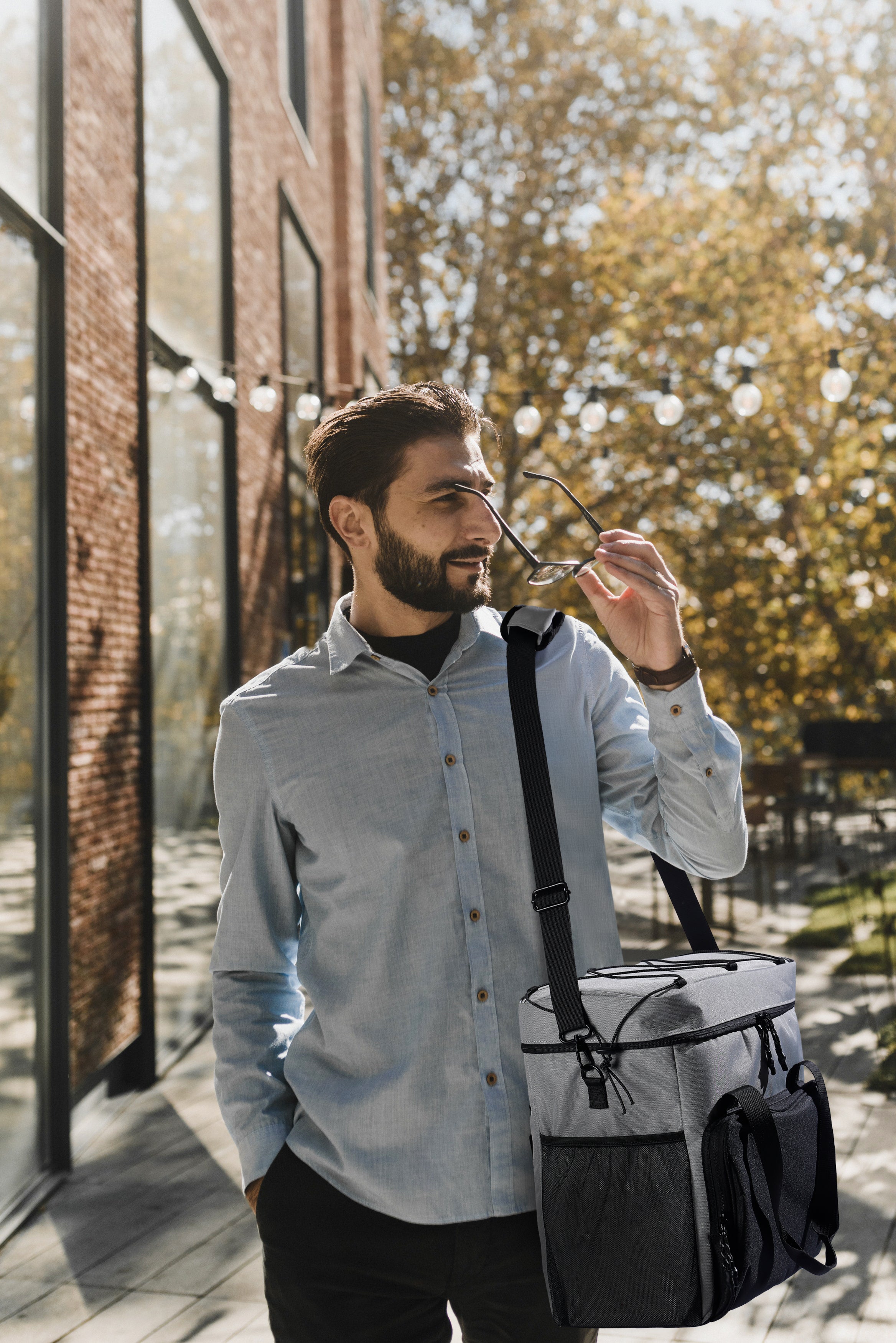 Cooler bag 40L black/grey with grey interior - Lunch bag - 4-layer insulated - 6 free cooling elements - incl. shoulder strap