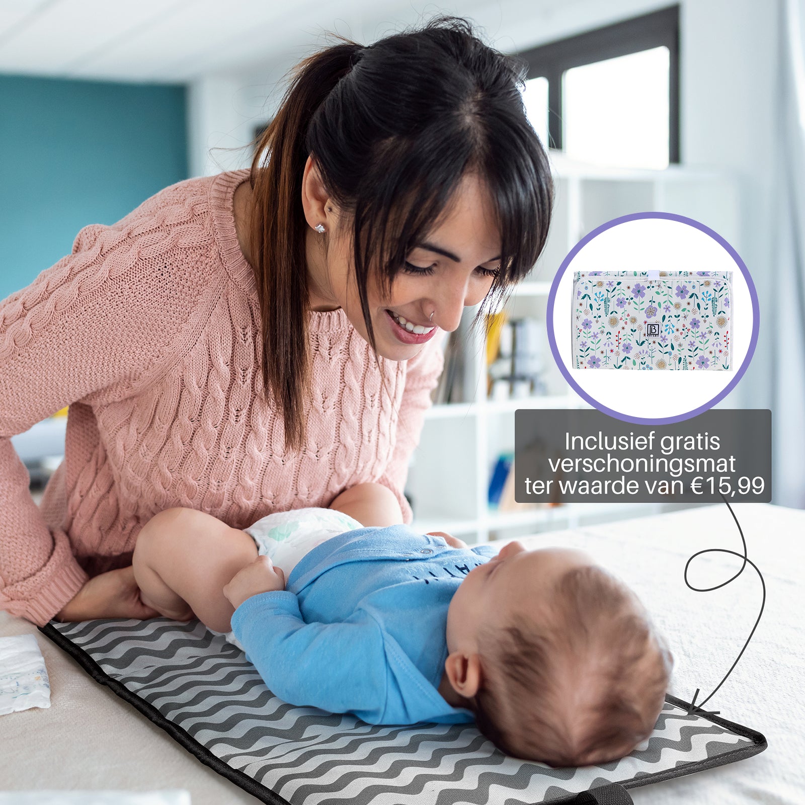 Stayopen luiertas purple flower - Verzorgingstas - stay-open frame - USB oplaadfunctie - incl. buggymontage en verschoonmat