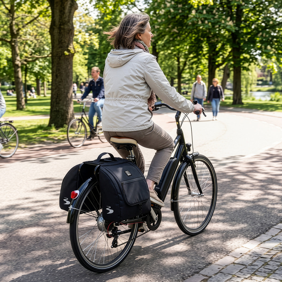 Brisby Dubbele Fietstas 28 Liter – Koeltas en Lunchtas – 4-laags Geïsoleerd – Voor Gewone en Elektrische Fiets – Waterafstotend met Waterdichte Ritsen – Zwart