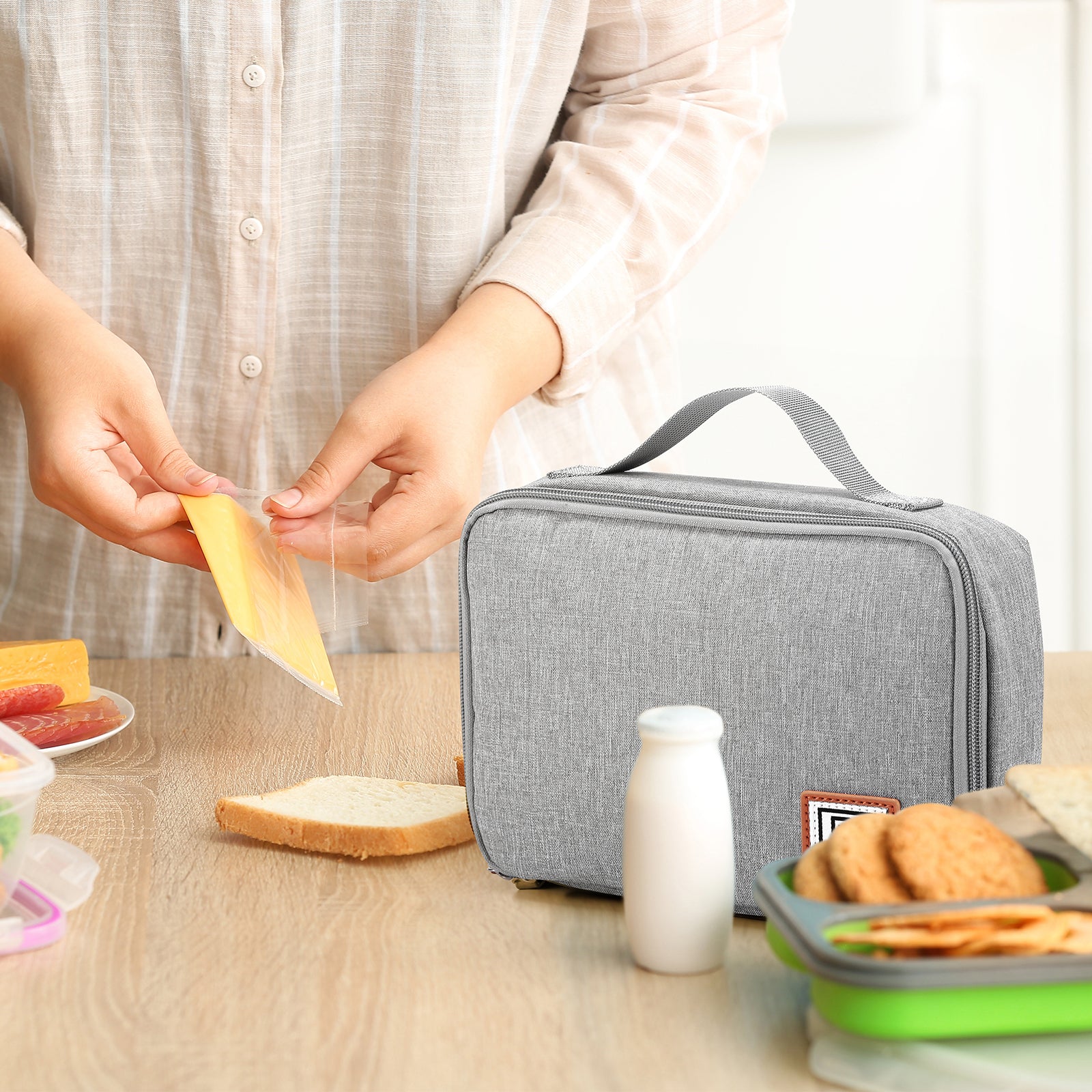 Cooler bag 2.5L light gray - 4-layer insulated - free cooling element