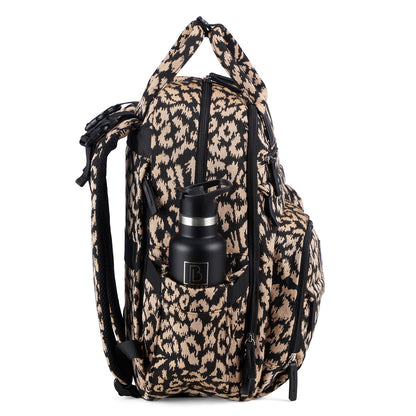 Brisby Premium Luiertas – Uitgebreide en Functionele Verzorgingstas – met buggymontage – Anti Diefstal Vakken - Reistrolley Sleeve - Inclusief verschoonmatje t.w.v.15,99 euro en speenhouder - Levenslange Garantie - Leo
