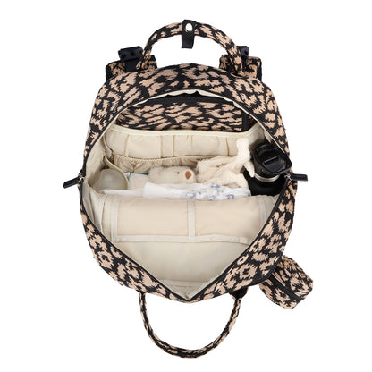 Brisby Premium Luiertas – Uitgebreide en Functionele Verzorgingstas – met buggymontage – Anti Diefstal Vakken - Reistrolley Sleeve - Inclusief verschoonmatje t.w.v.15,99 euro en speenhouder - Levenslange Garantie - Leo