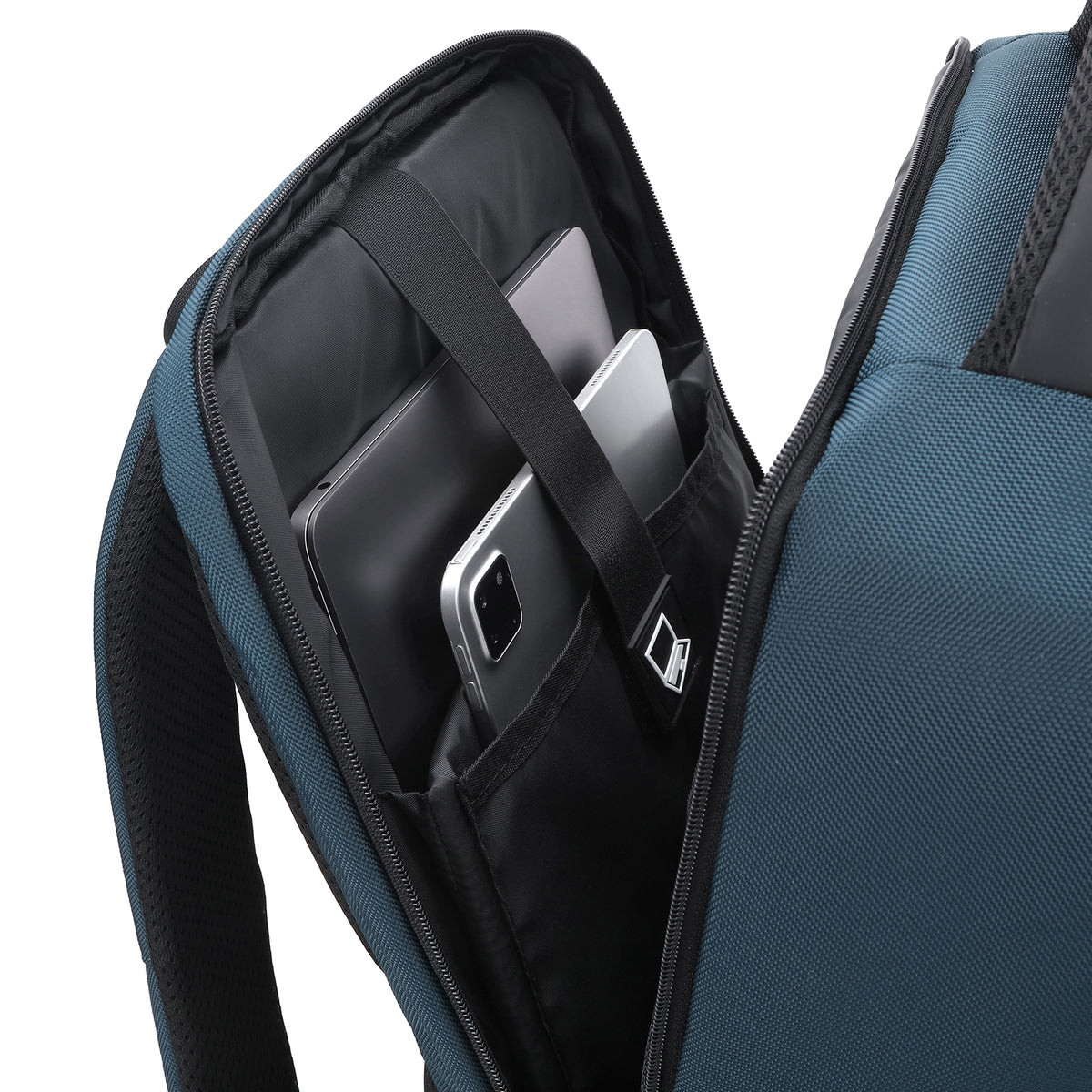 Brisby Rugzak Pro 1 – Laptoprugzak tot 15,7 inch voor Werk, School en Reizen – Waterafstotend – Met Tabletvak, Antidiefstalvak en Trolleysleeve - Blauw