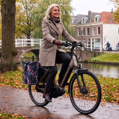 Brisby Dubbele Fietstas Rolltop Zwart 39-48L Waterdicht Geschikt voor Elektrische Fietsen & E-Bike - Japanese Flower