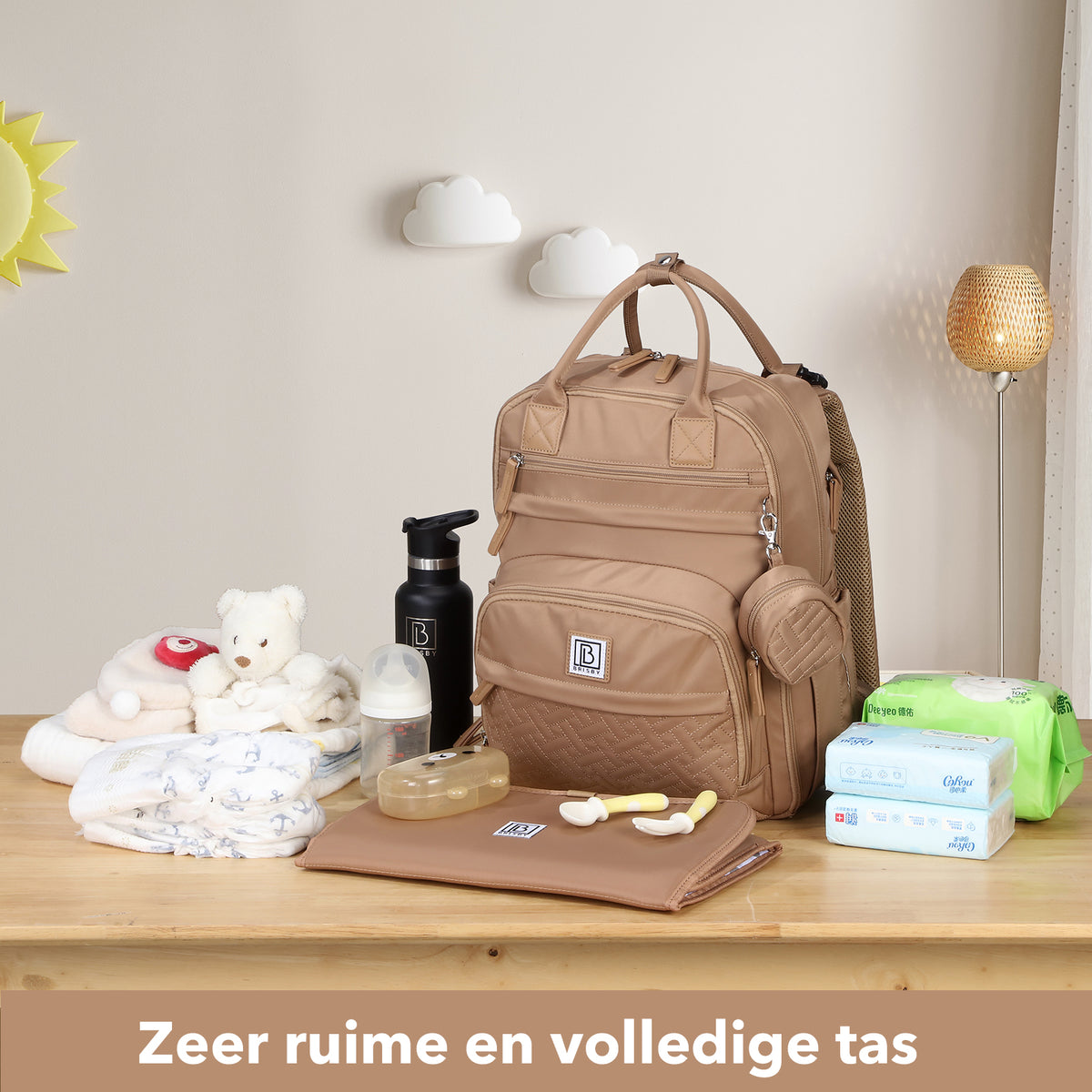Brisby Premium Luiertas – Uitgebreide en Functionele Verzorgingstas – met buggymontage – Anti Diefstal Vakken - Reistrolley Sleeve - Inclusief verschoonmatje t.w.v.15,99 euro en speenhouder - Levenslange Garantie - True Terracotta