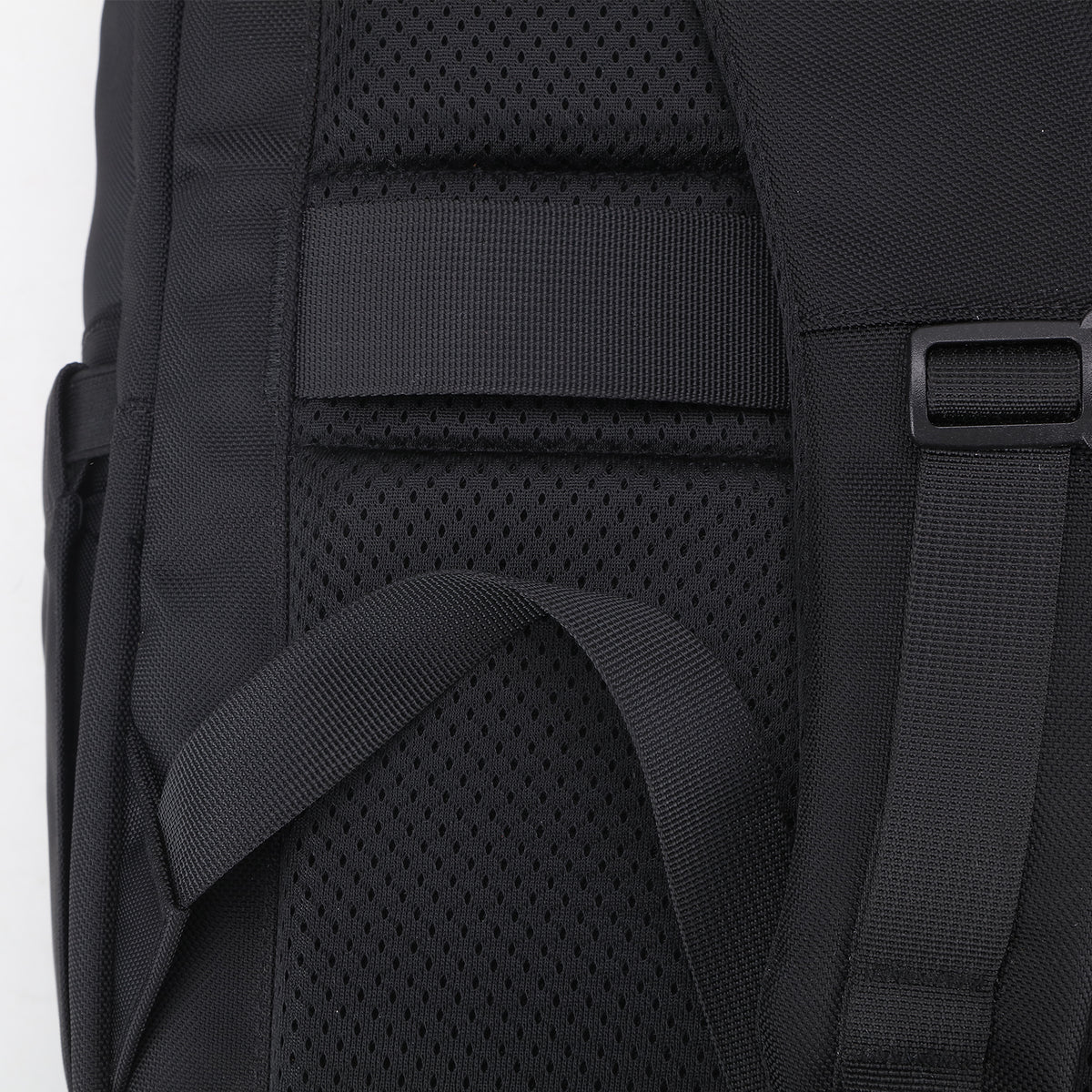 Brisby Rugzak Pro 2 – Laptoprugzak tot 15,7 inch voor Werk, School en Reizen – Waterafstotend – Met Tabletvak, Antidiefstalvak en Trolleysleeve – Zwart