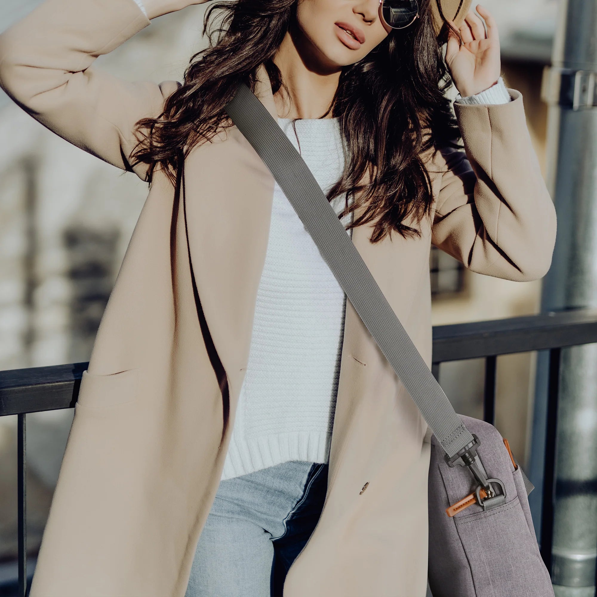 Cooler bag 7L light gray - Lunch bag - 4-layer insulated - 2 free cooling elements - incl. shoulder strap