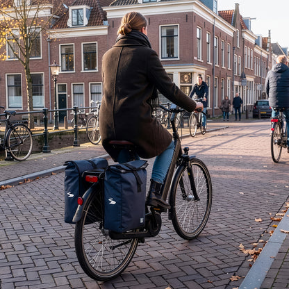 Brisby Dubbele Fietstas Rolltop Zwart 39-48L Waterdicht Geschikt voor Elektrische Fietsen & E-Bike - Blauw