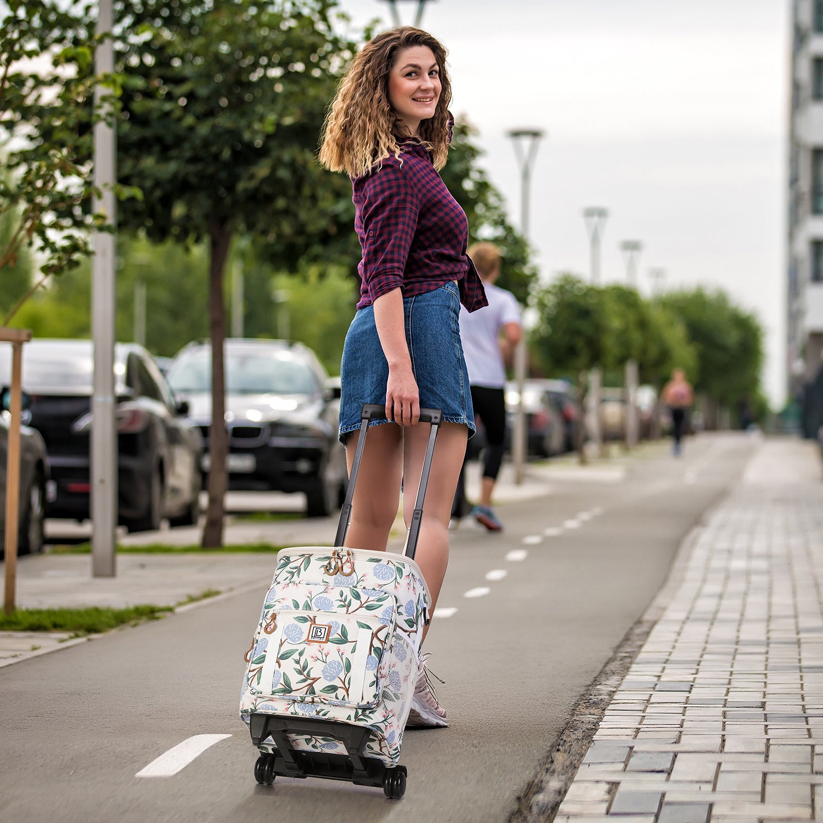 Brisby Boodschappentrolley met Koelvak – 32L Ruimte – Ideaal voor Boodschappen – Inclusief Koelelementen – Waterafstotend – Verstelbaar Handvat – White Flower